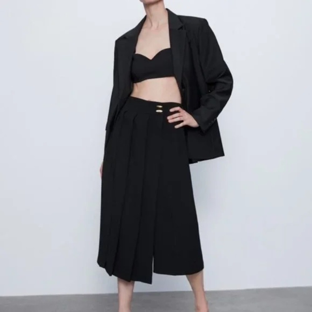 Zara Black culottes / bermudas - Picture 5 of 6